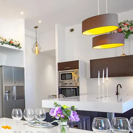 Le Borniol, Splendid 3 Bedrooms Appt, Center Appartement *